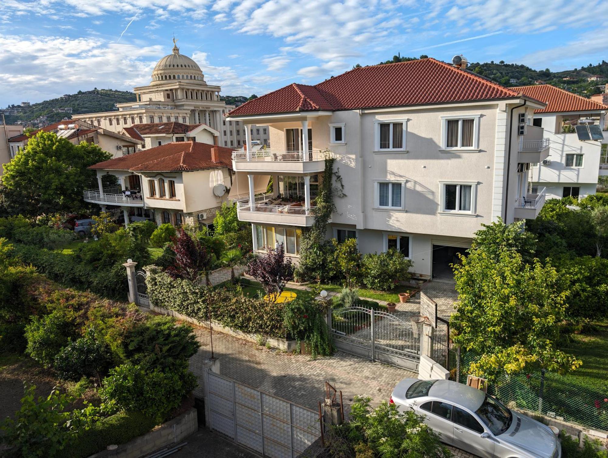 Villa With Garden And Veranda 培拉特 外观 照片