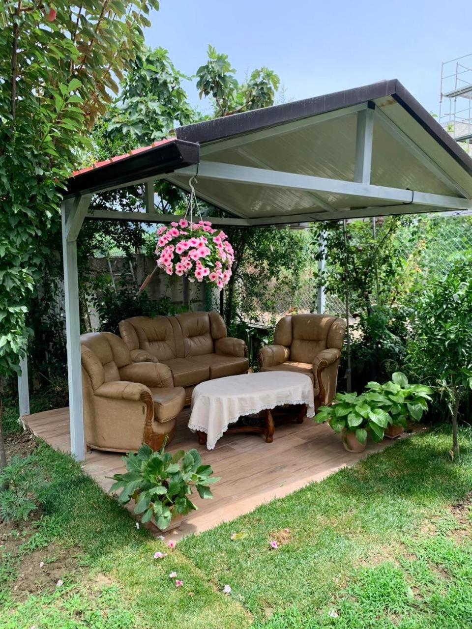 Villa With Garden And Veranda 培拉特 外观 照片